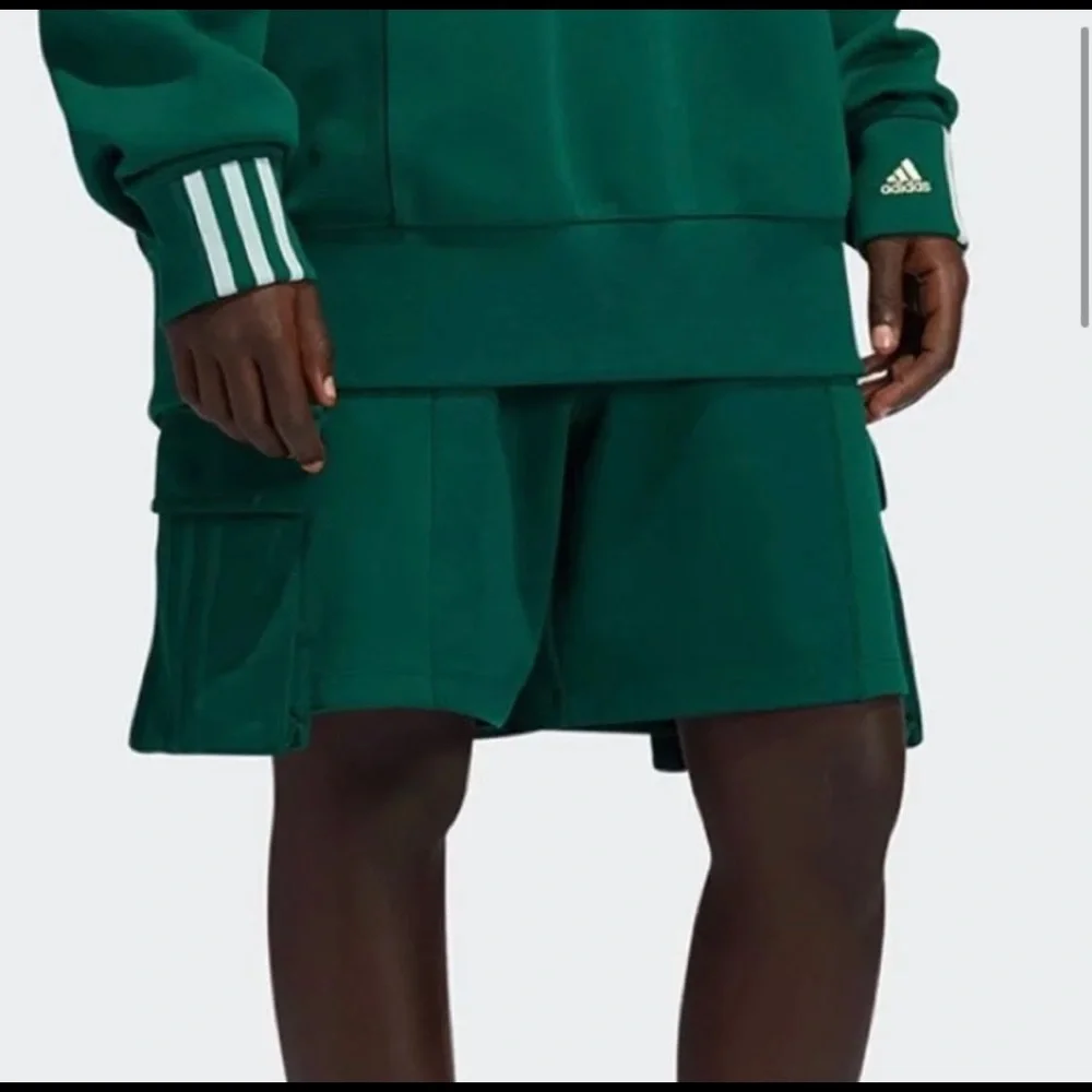 IVY PARK Men's Green Athletic Cargo Shorts